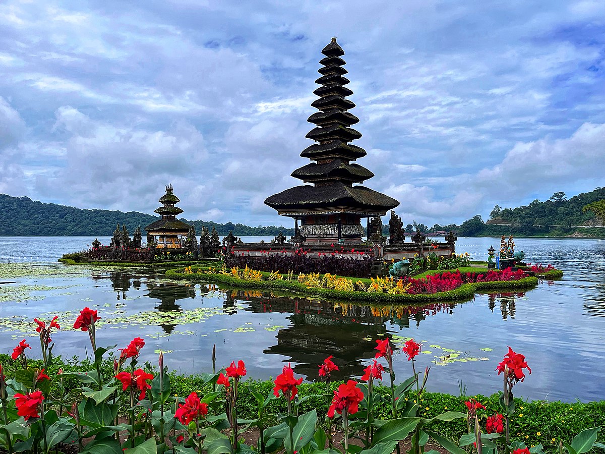 Pura-Ulun-Danu-Beratan.jpg