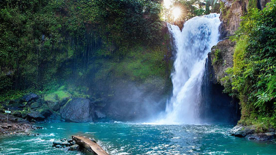 Tegenungan-Water-fall.jpg